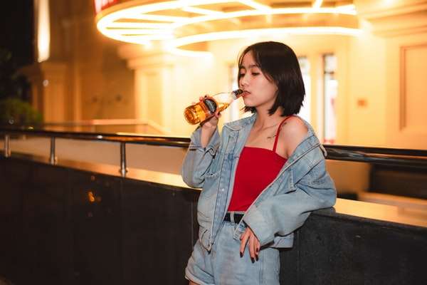 女生说自己腿疼该怎么回复？教你如何高情商安慰-恋爱撩妹网-聊天话术|脱单方法|约会技巧|哄女生|牵手探探微信聊天案例|