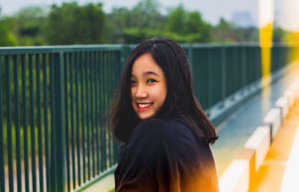 怎么追求高冷的女生？学会这三个秘诀，让妹子主动靠近你！-恋爱撩妹网-聊天话术|脱单方法|约会技巧|哄女生|牵手探探微信聊天案例|