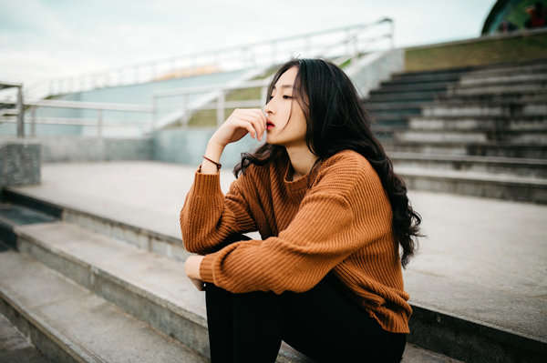 女生说在看电视  老司机教你怎么幽默回复（附聊天记录）-恋爱撩妹网-聊天话术|脱单方法|约会技巧|哄女生|牵手探探微信聊天案例|