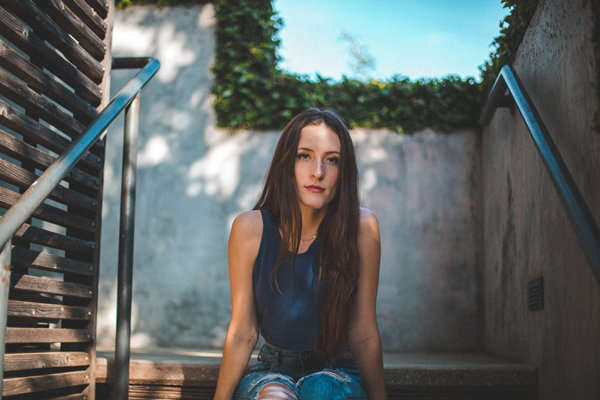 晚上女生说难受怎么回复？高情商男人一般这么做！-恋爱撩妹网-聊天话术|脱单方法|约会技巧|哄女生|牵手探探微信聊天案例|