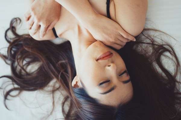 女生发早安怎么回复？高情商回复她的早安撩法-恋爱撩妹网-聊天话术|脱单方法|约会技巧|哄女生|牵手探探微信聊天案例|
