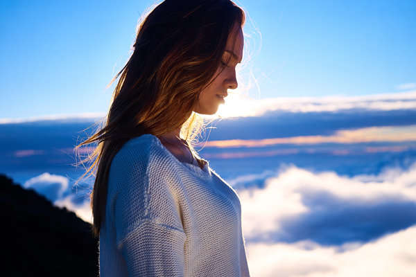 怎么牵女生的手？教你轻松牵到女生手的小技巧-恋爱撩妹网-聊天话术|脱单方法|约会技巧|哄女生|牵手探探微信聊天案例|