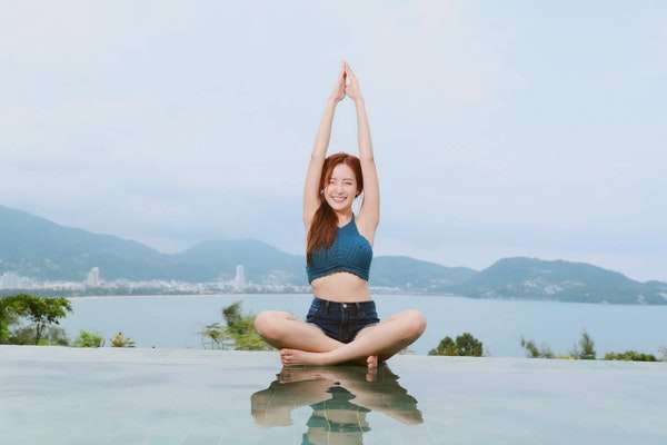 当女生问“你是谁”？教你幽默回复-恋爱撩妹网-聊天话术|脱单方法|约会技巧|哄女生|牵手探探微信聊天案例|