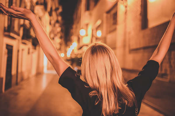 女生说你不爱我了该怎么回复？教你如何机智回答！-恋爱撩妹网-聊天话术|脱单方法|约会技巧|哄女生|牵手探探微信聊天案例|