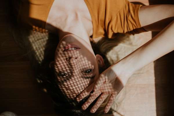和女生聊天搞笑话题 跟妹子聊这些让她喜笑颜开-恋爱撩妹网-聊天话术|脱单方法|约会技巧|哄女生|牵手探探微信聊天案例|