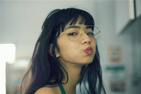 安慰女朋友的暖心句子，隐秘地表达“我爱你”-恋爱撩妹网-聊天话术|脱单方法|约会技巧|哄女生|牵手探探微信聊天案例|