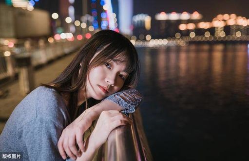 异性交往，女人一旦爱上别人，铁定会有这5个“动作”-恋爱撩妹网-聊天话术|脱单方法|约会技巧|哄女生|牵手探探微信聊天案例|