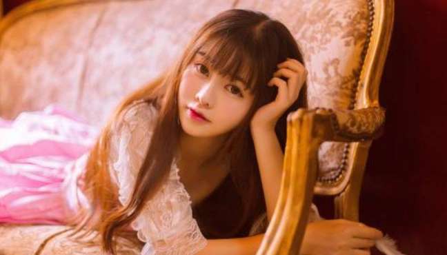 妹子的深夜朋友圈，到底在暗示你什么？-恋爱撩妹网-聊天话术|脱单方法|约会技巧|哄女生|牵手探探微信聊天案例|