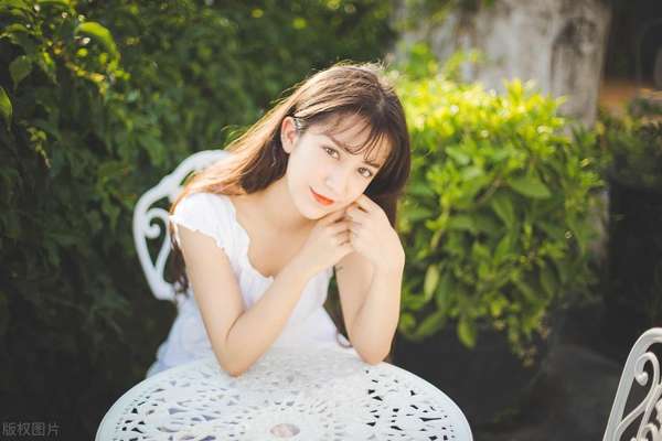 追女生干货：约会中立竿见影的“肢体接触”技巧-恋爱撩妹网-聊天话术|脱单方法|约会技巧|哄女生|牵手探探微信聊天案例|