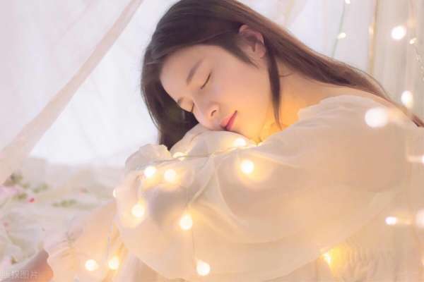 追女生经验：学会运用“推销法则”，让她更容易被你吸引-恋爱撩妹网-聊天话术|脱单方法|约会技巧|哄女生|牵手探探微信聊天案例|