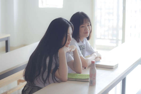 吸引女生冷知识：利用“羊群效应”，效果不比“颜值吸引”差-恋爱撩妹网-聊天话术|脱单方法|约会技巧|哄女生|牵手探探微信聊天案例|