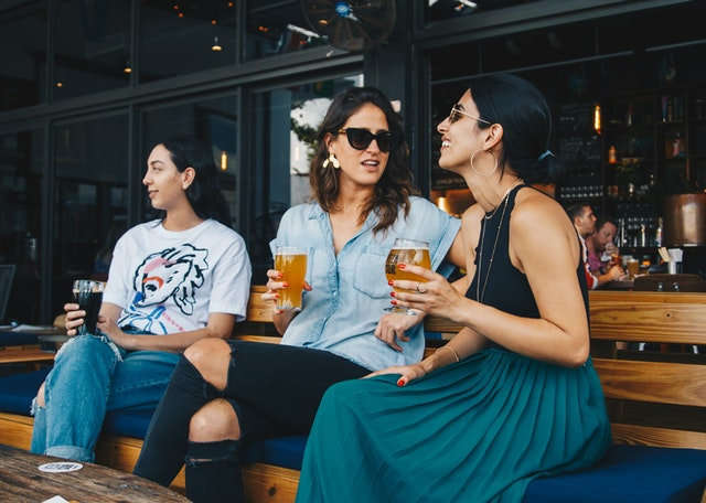 和女生聊天总把天聊死了？一招教你解决尴尬还能继续聊-恋爱撩妹网-聊天话术|脱单方法|约会技巧|哄女生|牵手探探微信聊天案例|