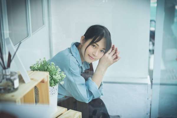 如何跟喜欢的女孩子聊天找话题？ 怎么打招呼开头-恋爱撩妹网-聊天话术|脱单方法|约会技巧|哄女生|牵手探探微信聊天案例|