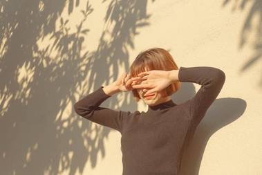 如何识别女生是在吊着你？如何让女生来仰视你！-恋爱撩妹网-聊天话术|脱单方法|约会技巧|哄女生|牵手探探微信聊天案例|