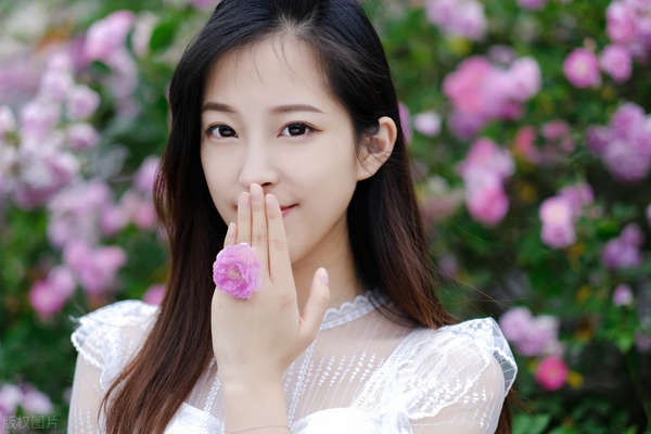 如何吸引女生？有一个永恒的定律：打造“个性标签”-恋爱撩妹网-聊天话术|脱单方法|约会技巧|哄女生|牵手探探微信聊天案例|