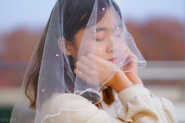 追女生经验：3个“另类”的聊天小技巧，让她体验到你的魅力-恋爱撩妹网-聊天话术|脱单方法|约会技巧|哄女生|牵手探探微信聊天案例|