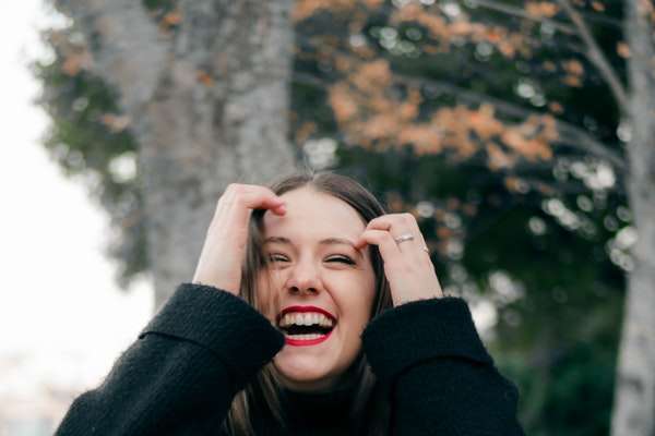 女生说看你表现怎么幽默回复？妹子听了一定喜欢！-恋爱撩妹网-聊天话术|脱单方法|约会技巧|哄女生|牵手探探微信聊天案例|