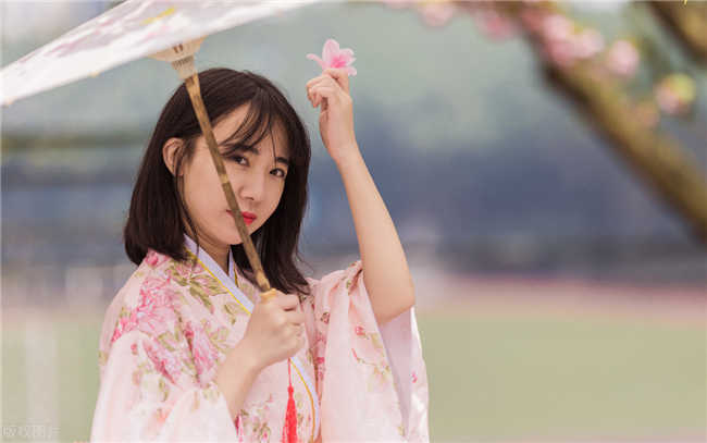 让女生忍不住要亲你的“性魅力2大招”-恋爱撩妹网-聊天话术|脱单方法|约会技巧|哄女生|牵手探探微信聊天案例|