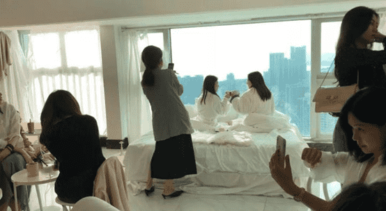 “上海名媛3群”聊天记录流出：假富婆拼单买二手丝袜，整天讨论钓金龟婿……-