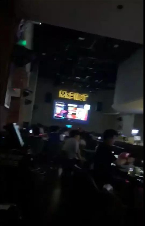 为了报复前男友，抖音主播半夜带我去她家！