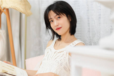 女生对你有好感的信号，有这些信号的女生很好追