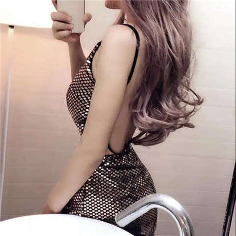 为了带走正妹，他去夜店蹦了一场假迪