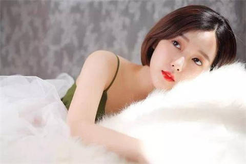 刚开始追女孩，怎么聊天才能吸引她？