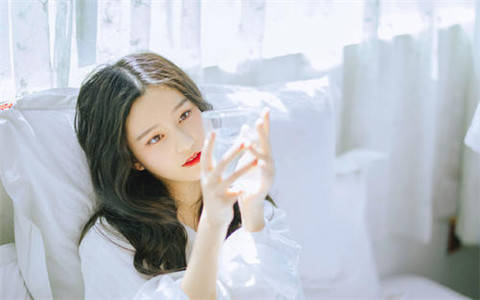 和女孩聊天如何带动她的情绪，找准聊天的方向？