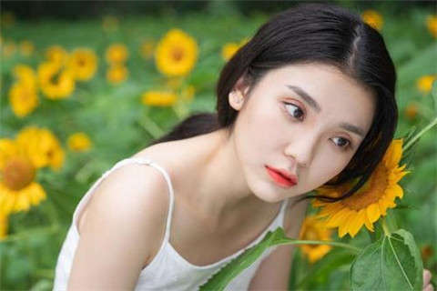 喜欢上比自己大的女生，该怎么办？