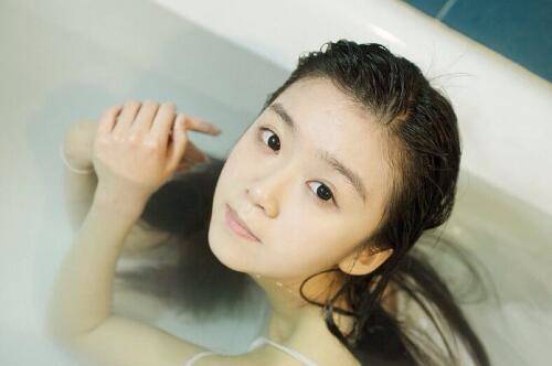 女朋友聊天总是话很少，怎么让她话多起来