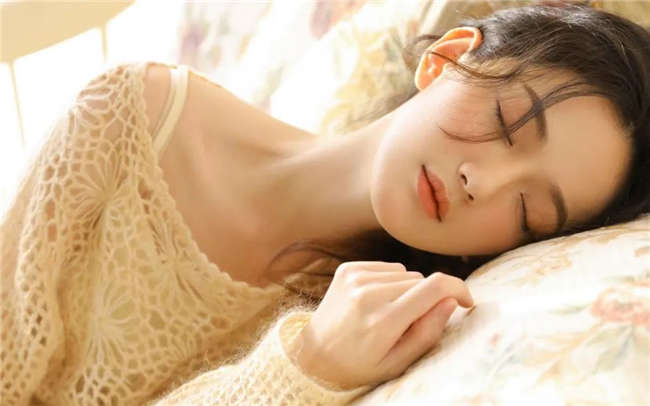 约妹子时，这5个动作你做对了吗？-恋爱撩妹网-聊天话术|脱单方法|约会技巧|哄女生|牵手探探微信聊天案例|