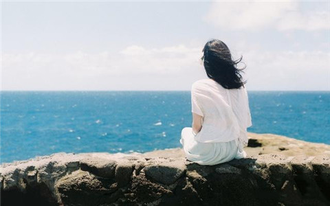 喜欢的人从不主动找你聊天怎么办？4个技巧帮你破解