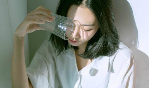 和女生聊天没话题了怎么办，5个方法教你打开话匣子-恋爱撩妹网-聊天话术|脱单方法|约会技巧|哄女生|牵手探探微信聊天案例|