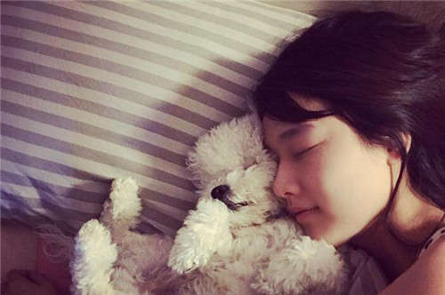 异地恋哄女朋友起床套路，就这样愉快的叫她起来