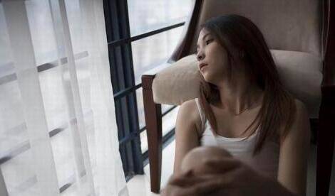 安慰失恋的人的暖心话，帮她快速走出失恋阴影