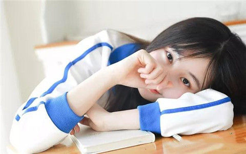 打电话跟女朋友讲什么好？情侣煲电话粥技巧