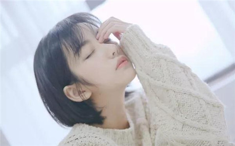 打电话跟女朋友讲什么好？情侣煲电话粥技巧