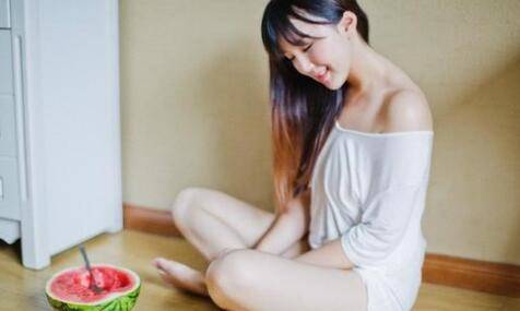 女孩让你追她的8个暗示，仔细观察总能发现端倪