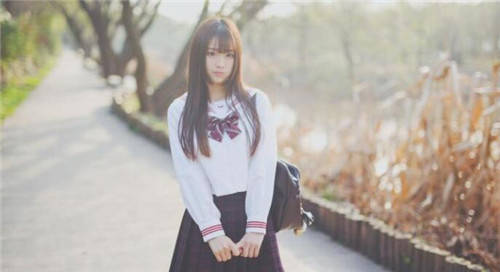 跟陌生女生聊天开场白，让她没有机会拒绝你