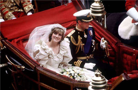 英王室的各色狗血：王子三十年婚外情，隐藏着戴妃之死的阴谋…..