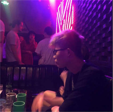 “你知不知道刚刚那个女生喜欢你？”