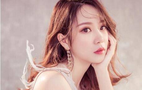 早上起来该怎么和喜欢的女生聊天？
