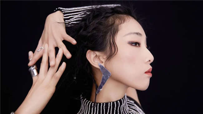 “看你的朋友圈，就知道你没见过世面！”-恋爱撩妹网-聊天话术|脱单方法|约会技巧|哄女生|牵手探探微信聊天案例|