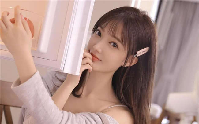 跟女生这样聊天，她才会对你“聊久生情”！