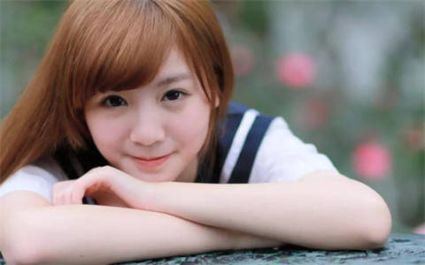 约会女孩总是玩手机，该怎么办？-恋爱撩妹网-聊天话术|脱单方法|约会技巧|哄女生|牵手探探微信聊天案例|