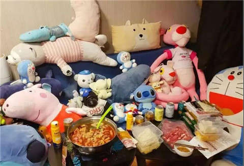 放疫情假的年轻人：再也不宅家了，我真的好想回去上班