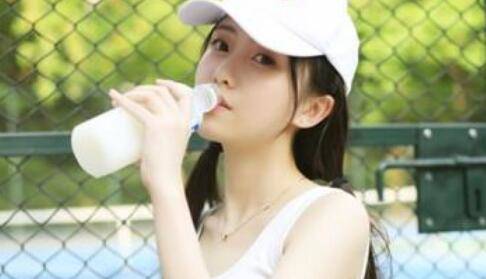 女孩让你追她的8个暗示，仔细观察总能发现端倪