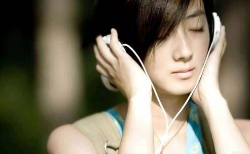 女生分手后的心理阶段，哪个阶段挽回她更好