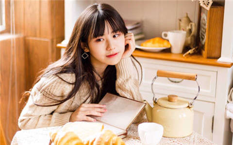 如何聊天能调动女生情绪，让女生对你产生兴趣？