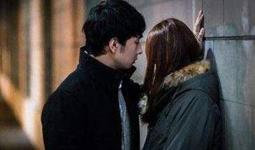 给女生表白被拒绝后怎么聊天还有机会？